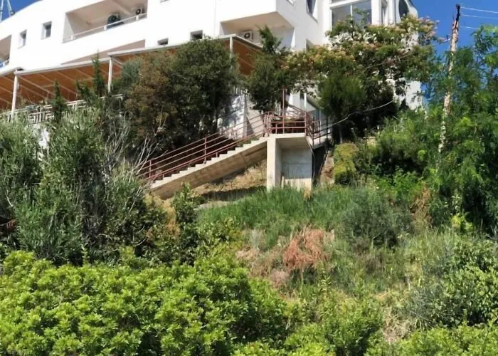 فندق Envi Radhimë