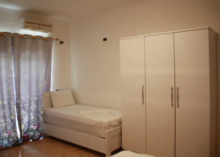 Envi فندق Radhimë