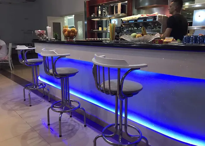 Envi فندق Radhimë